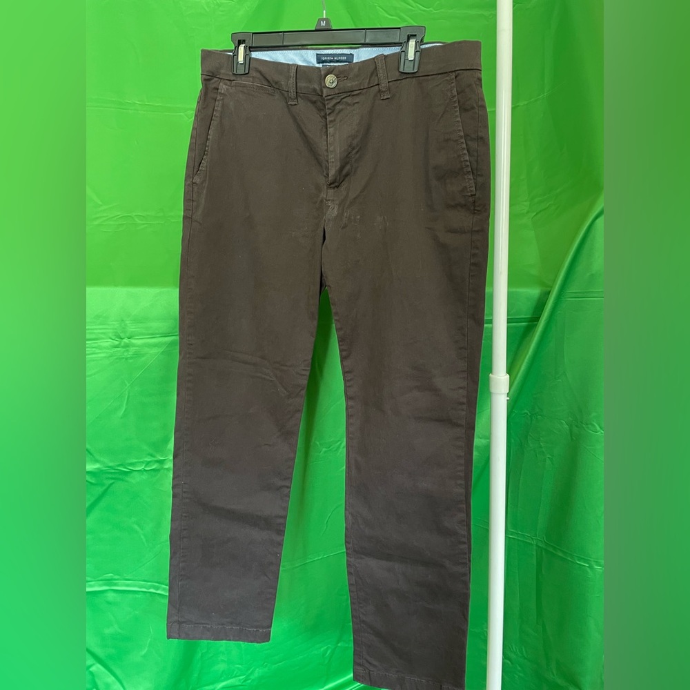 Tommy Hilfiger custom fit 34x32 chinos.